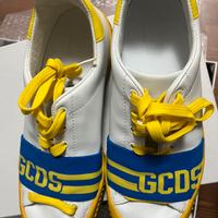 sneaker del brand GCDS