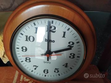 orologio a muro funzionante a pile 