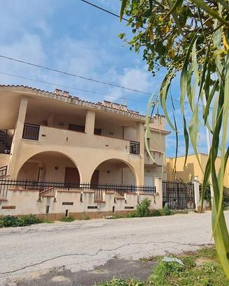 Triscina, villa indipendente con veranda vista mar