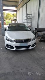Peugeot 308 Station Wagon con cambio automatico