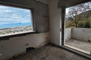 Villa su tre livelli vista panormica