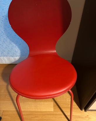 Coppia di sedie rosse, in legno e seduta ecopelle