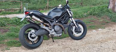 Ducati Monster 696