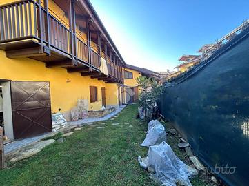 VILLA A SCHIERA A CUMIANA