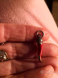 ciondolo cornetto rosso