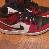 Nike Air Jordan 1 Mid Chicago