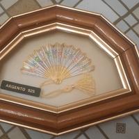 Quadretto on legno ed argento con ventaglio.