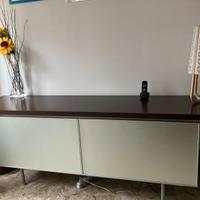 Mobile credenza