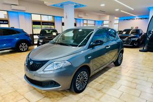 Lancia Ypsilon 1.0 Hybrid Silver / CarPlay S&S
