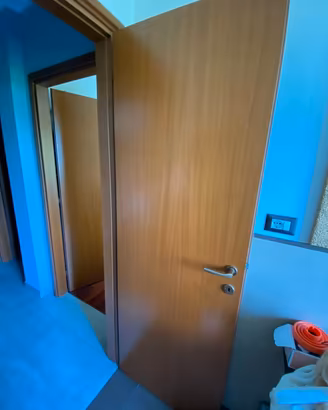 porte interne in legno laminato effetto noce