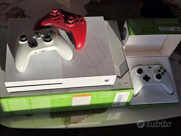 Xbox One S 1TB + 3 Controller originali (1 nuovo)