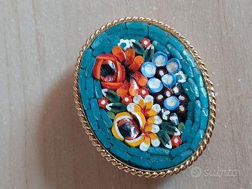 Spilla in micromosaico