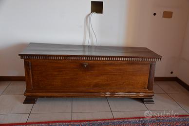 Cassapanca d'antiquariato
