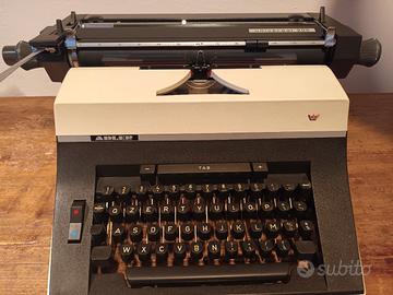 ADLER UNIVERSAL 200 MACCHINA DA SCRIVERE