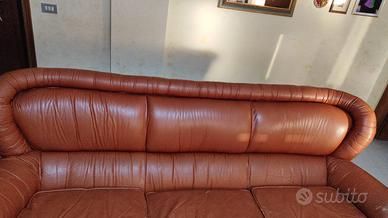 Salotto in vera pelle con struttura in legno (Diva