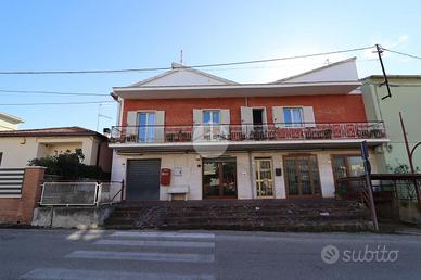 CASA SEMINDIPENDENTE A GIULIANOVA