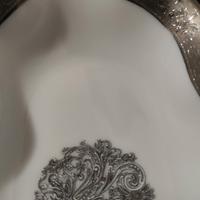 Graziosa ciotola ovale in  porcellana pura