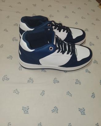 le scarpe bianche e blu numero 44 come nuove