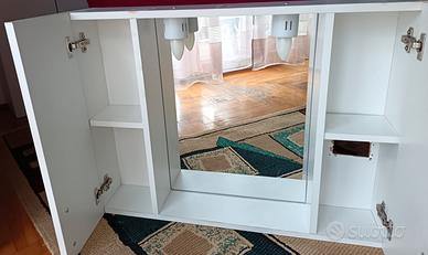mobileto bagno con specchio