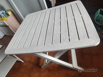 Tavolino in plastica richiudibile 