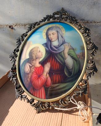 cornice vintage con quadro devozionale con luce