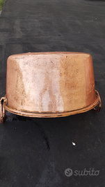 Antica pentola in rame