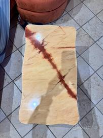 Tavolino in marmo con gambe in ferro