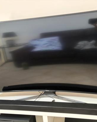 Televisore Samsung 4K 49 pollici curvo + soundbar