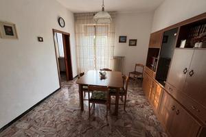 Grandi dimensioni con garage e cantina