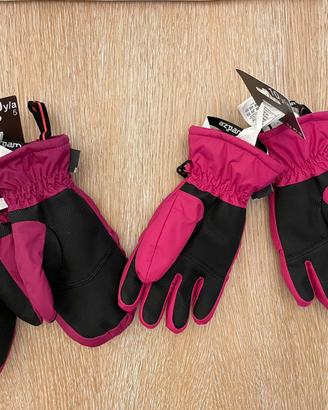 Guanti neve  decathlon nuovi mai usati