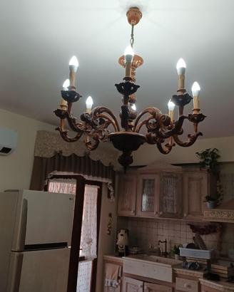 Lampadario   in  legno 8 luci