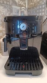 macchina caffè DeLonghi magnifica S