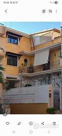Casa indipendente con locale commerciale