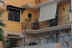 Casa indipendente con locale commerciale