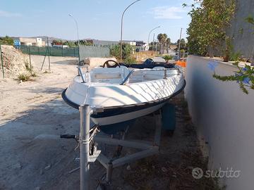 Barca 4 metri e mezzo con motore e carrello trat