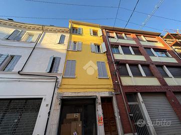 2 LOCALI A MIRANDOLA