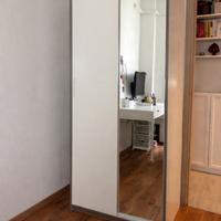 Armadio guardaroba bianco con ante scorrevoli