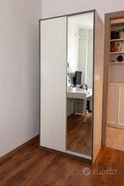 Armadio guardaroba bianco con ante scorrevoli