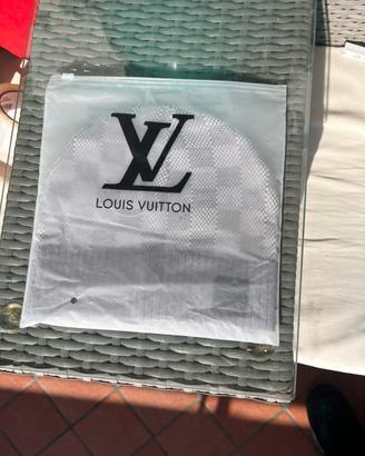 Cappello grigio louis vuitton