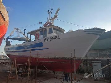 Peschereccio con licenza di pesca