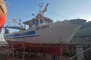 Peschereccio con licenza di pesca