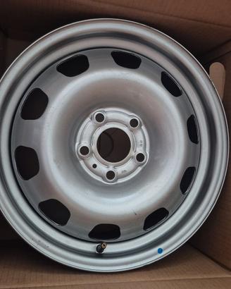 NUOVISSIMI 4 cerchioni Dacia Duster r16. PREZZO TR