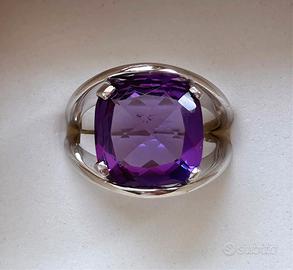 Anello artigianale in argento 925.