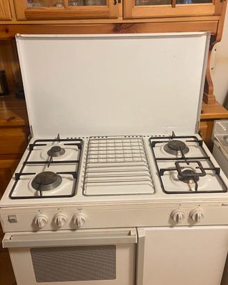 Cucina a gas lavello e pensili
