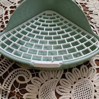 Lettiera angolare per conigli 