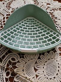 Lettiera angolare per conigli 