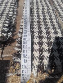 strisce di tessuto realizzate al telaio 