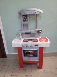 Cucina giocattolo 