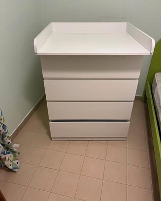 cassettiera malm ikea con piano fasciatoio 