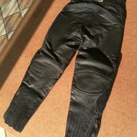 Guanti invernali e pantaloni moto in pelle